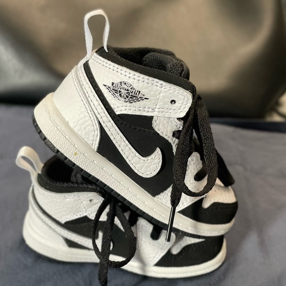 Jordan 1 Mid (TD) - Picture 2 of 8